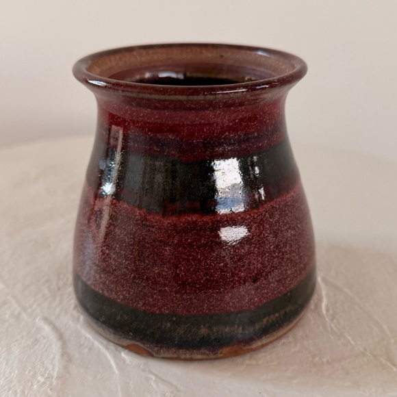 SMALL STUDIO POTTERY EGGPLANT PURPLE/BLACK GLAZED VASE BOHO COTTAGE-CORE SIGNED - Picture 5 of 7